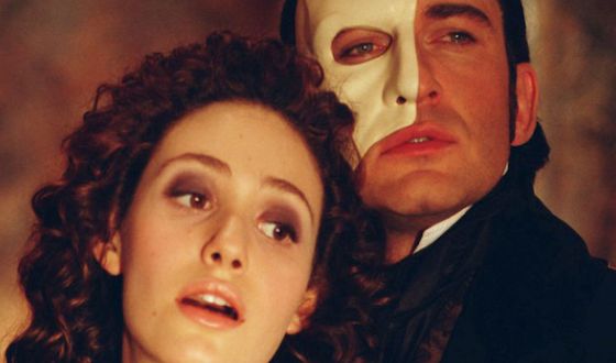 goosebumpmoment about the opening scene of “the phantom of the opera”